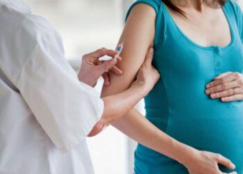 Extendieron hasta el 31 de octubre la campaña de vacunación contra el Virus Sincicial Respiratorio para embarazadas