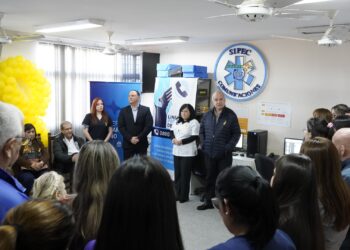 El ministro Gómez dejó habilitada la línea 0800-888-3364 destinada a la prevención del suicidio