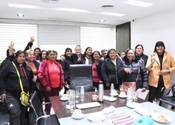 El jefe de Gabinete Ferreira recibió a mujeres indígenas en su día