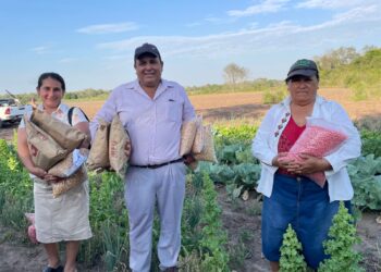Lanzaron en la colonia Monte Quemado la campaña de cucurbitáceas y maíz para la primera cosecha con entrega de semillas
