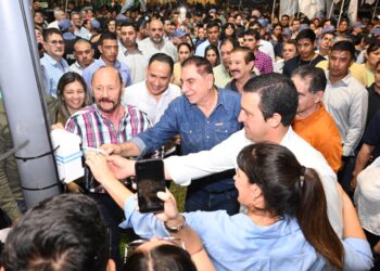 El gobernador Insfrán y el intendente Jofré habilitaron luminarias LED en accesos principales de la Jurisdicción Cinco