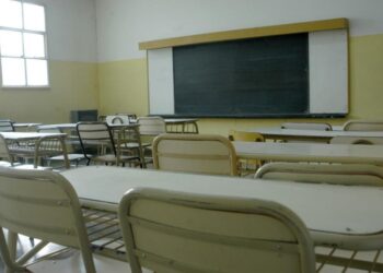 El Gobierno libertario “busca socavar el pilar fundamental” de una sociedad que es la educación, advierten
