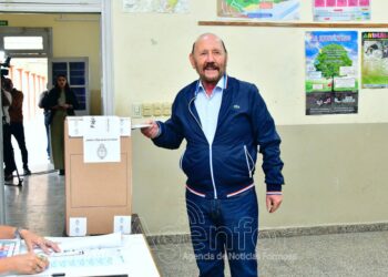 El gobernador Insfrán votó en Laguna Blanca