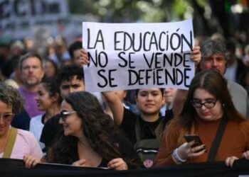En un nuevo paro nacional, los docentes piden que se aplique la Ley de Financiamiento Universitario