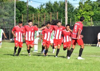 8 de Diciembre goleó a Mariano Moreno y espera en segunda fase