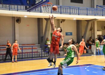 Estudiantes derrotó a Camioneros y se mantiene invicto