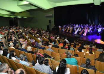 El Teatro de la Ciudad se vistió de gala al albergar el cierre de los Talleres de la Subsecretaría de Cultura