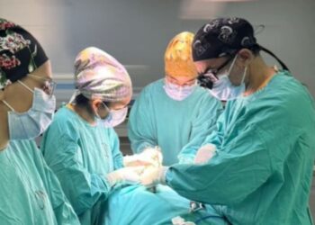 Salud pública: Cirugía de bocio endotorácico en el HAC