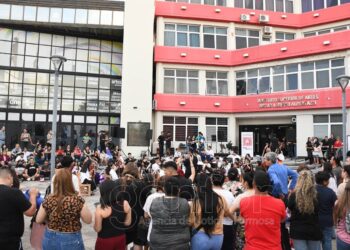 Aráoz acompañó la exposición del ISA por el Mes de las Artes