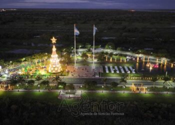 El gobernador Insfrán encabezó el acto de encendido del sistema lumínico “Formosa Brilla 2025”