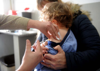Salud recomienda verificar que niñas y niños tengan aplicadas las dos dosis de Triple Viral antes de viajar
