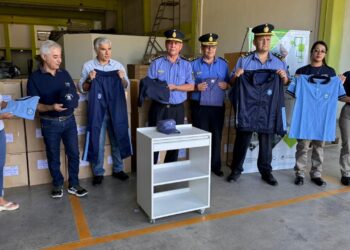 El Fontex realizó la última entrega anual de uniformes a la Policía