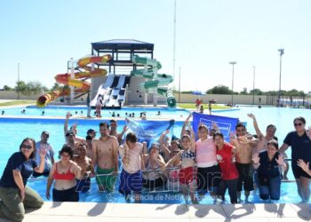 Personas con discapacidad disfrutan de la colonia de vacaciones en el Parque Acuático “17 de Octubre”