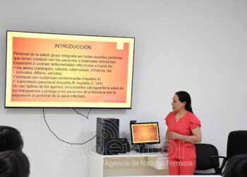 Enfermeros del Hospital de la Madre y la Mujer fueron capacitados sobre la importancia de la inmunización en su rol laboral