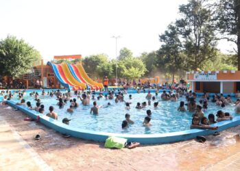 El Colorado vivió un domingo récord de turistas