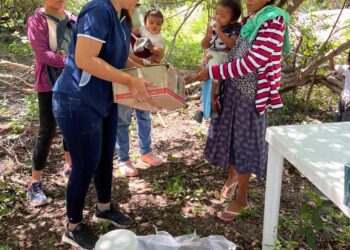 Brindan atenciones integrales de salud a familias aisladas por la crecida del río Bermejo