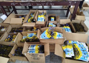 Entrega de kits escolares en el oeste: “Esta ayuda representa un alivio económico para los padres”