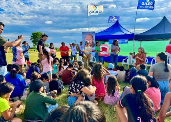 “Vuelta al Cole” llegó al barrio Urbanización Lisbel Rivira