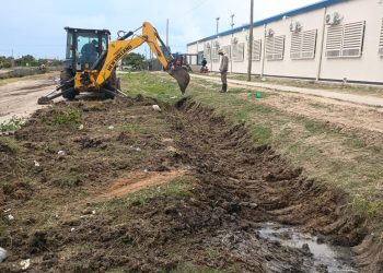Continúan los trabajos de recuperación de la red vial y sistema de desagües en los barrios Salvador Gurrieri y 28 de Junio