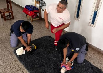 Las Lomitas: Personal de salud capacitó a efectivos policiales en respuesta ante emergencias