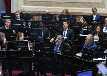 Mayans acusó a Adorni de “violar la Constitución Nacional” por no asistir al Congreso a dar el informe de gestión obligatorio