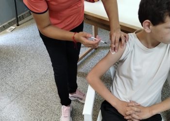 En Villa Escolar refuerzan la inmunización de niñas y niños con vacunas que corresponden a los 11 años