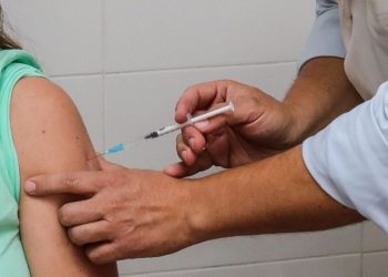 Las personas de tres a 64 años con factores de riesgo podrán vacunarse contra la gripe desde este miércoles 15