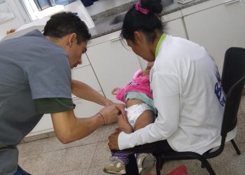 Ingeniero Juárez: El centro de salud del barrio Viejo intensifica la vacunación con acciones en terreno y en el efector