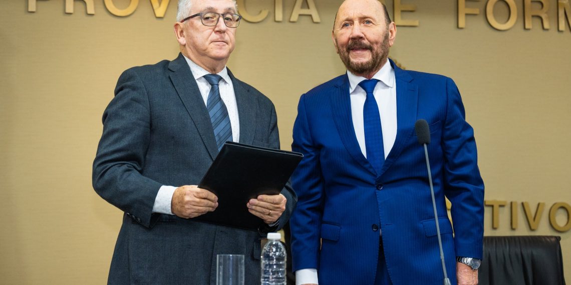 Insfrán tomó juramento a Juan Carlos Atencia, el nuevo ministro de Desarrollo Humano