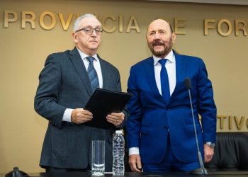 Insfrán tomó juramento a Juan Carlos Atencia, el nuevo ministro de Desarrollo Humano
