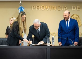 Insfrán tomó juramento a Juan Carlos Atencia, el nuevo ministro de Desarrollo Humano