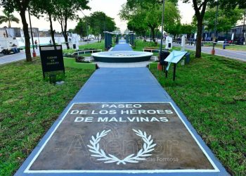 Insfrán inauguró la plazoleta “Héroes de Malvinas” como un espacio de memoria, educación y soberanía