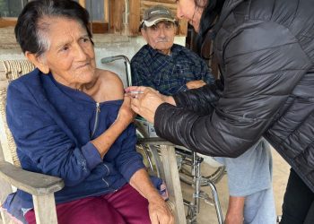 Tres Lagunas: Vacunación antigripal en terreno para proteger a la población de riesgo