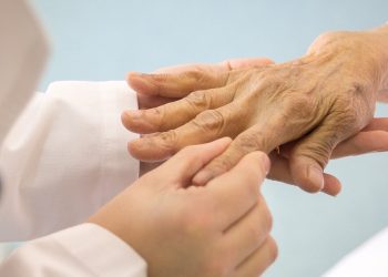 Día del Reumatólogo: Reconocen la labor de los especialistas que cuidan la salud osteoarticular de los formoseños