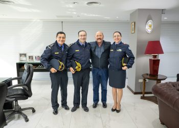 El gobernador Insfrán recibió y felicitó a personal de la Dirección de la Policía Científica por un nuevo aniversario