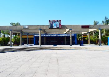 Padres agradecen al HAC por la excelente atención a su hija