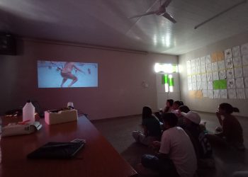 Cine-debate: Un nuevo espacio gratuito ofrecido por el centro de salud del barrio Fray Salvador Gurrieri para fortalecer el cuidado de los adolescentes