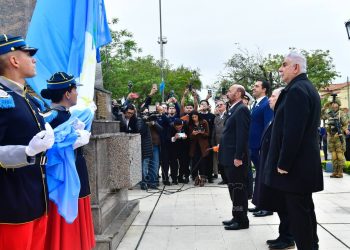 El gobernador Insfrán encabezó el acto por el 216° aniversario de la Revolución de Mayo