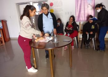 El Hospital de la Madre y el Niño capacita en RCP a padres y cuidadores