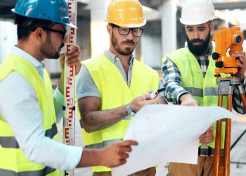 El ministro Atencia saludó afectuosamente a los ingenieros e ingenieras en su día