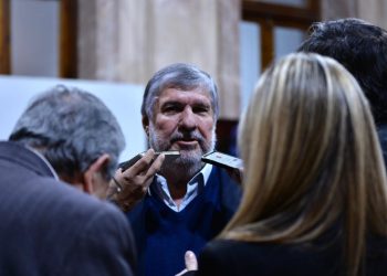 Para Mayans, no se puede caer en la trampa de los dos tercios y habilitar la entrega de la soberanía nacional
