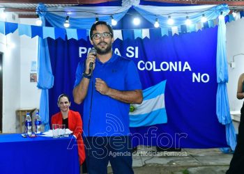 Vera defendió el federalismo y cuestionó duramente a Paoltroni durante una charla en la Casa del Estudiante
