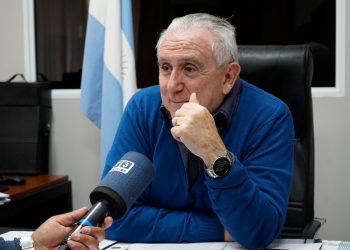 El ministro Atencia envió una cálida salutación a los graduados de Ciencias Económicas en su día
