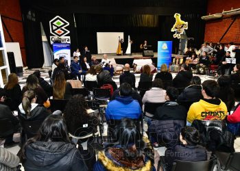Distinguieron a los empleados públicos que forman parte del concurso literario “Letras del Viento Norte”
