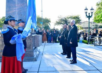 El gobernador Insfrán presidió el acto por el Día de la Bandera en el 206° aniversario del paso a la inmortalidad de Belgrano
