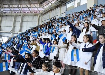 Día de la Bandera: Más de 1100 estudiantes y efectivos de las fuerzas prometieron fidelidad a la insignia patria