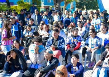 En Las Lomitas, Solís compartió junto al pueblo los festejos por el triunfo de la Selección