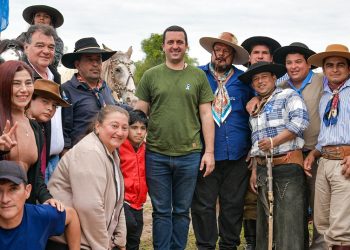 El vicegobernador Solís participó de la celebración del Día de la Independencia en Las Lomitas