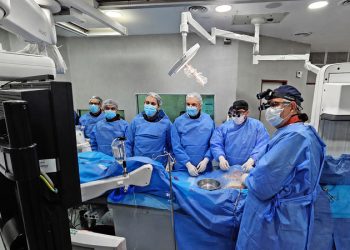El HAC realizó por primera vez en Argentina el implante de una nueva endoprótesis de aorta abdominal
