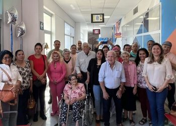 Celebraron con una campanada el cuarto aniversario del primer paciente del CEMENURNK